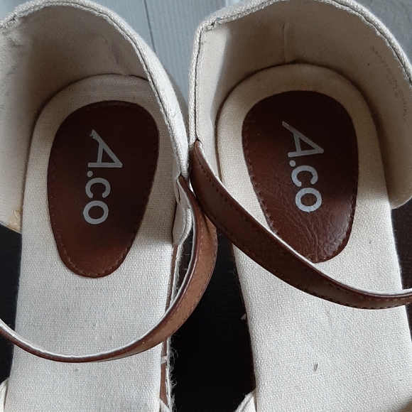 Shoes - Picture 6 of 8